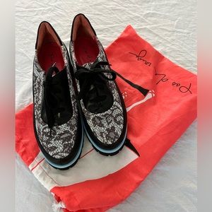 NWOT Pas de Rouge Oxford Shoe